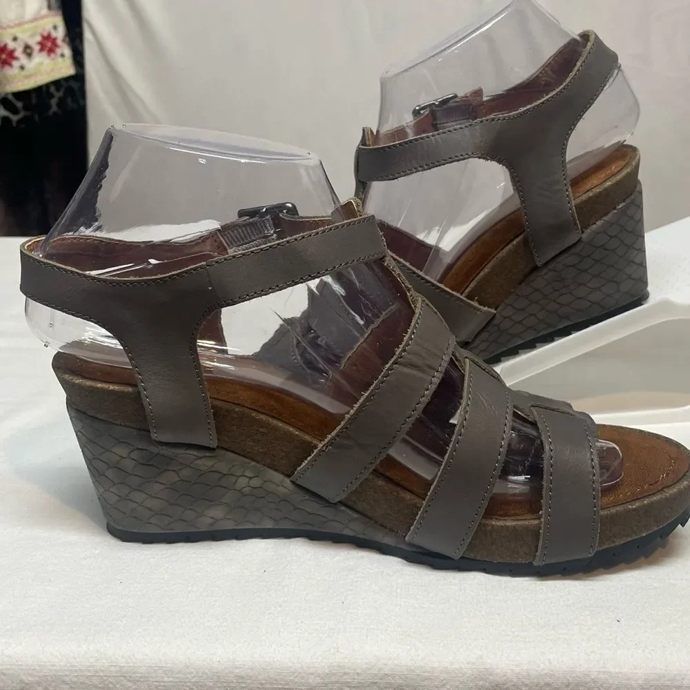 Mark Jenkins grey wedge sandals, size 7/37